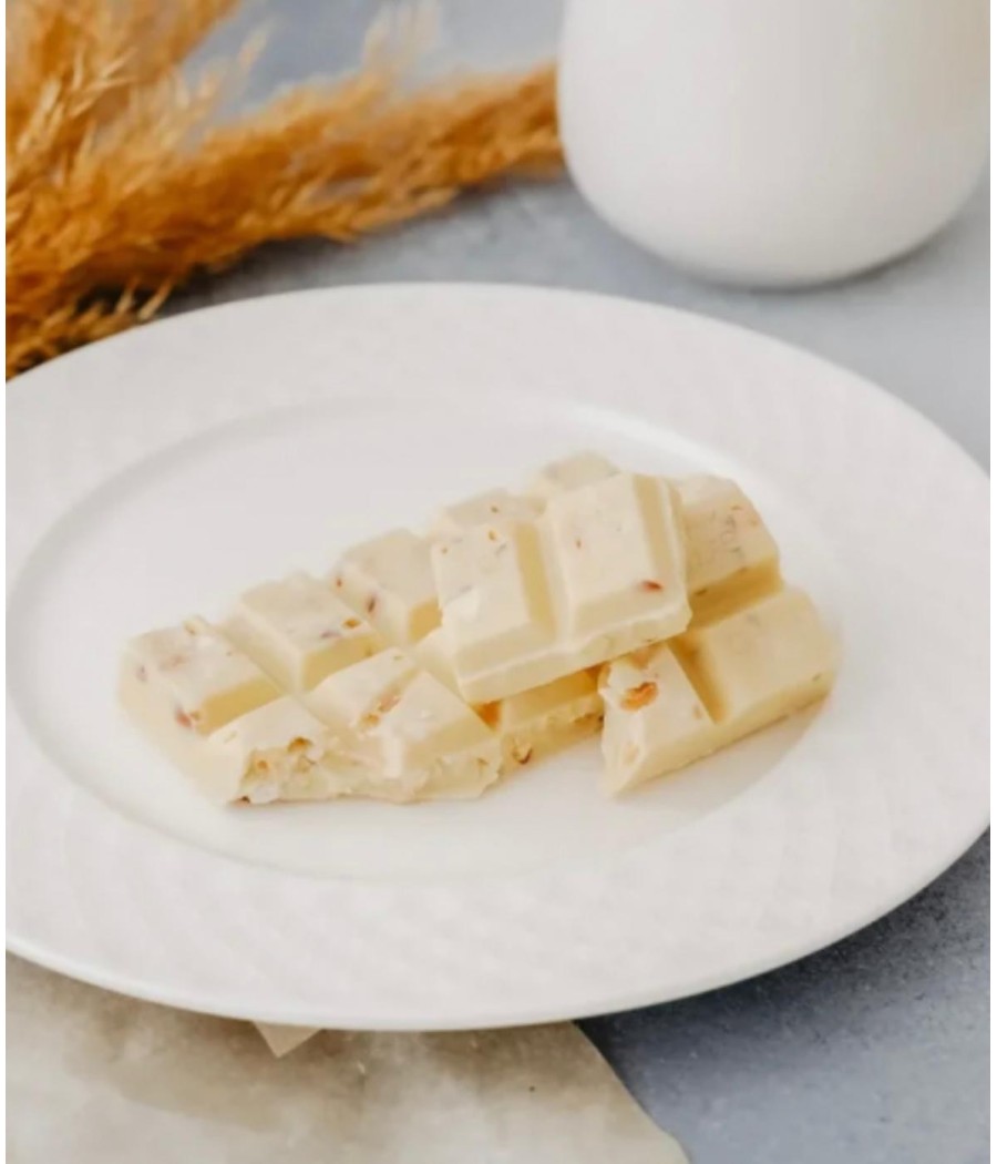 “ChikaSport” Valge šokolaad sarapuupähklite ja maisilaastudega